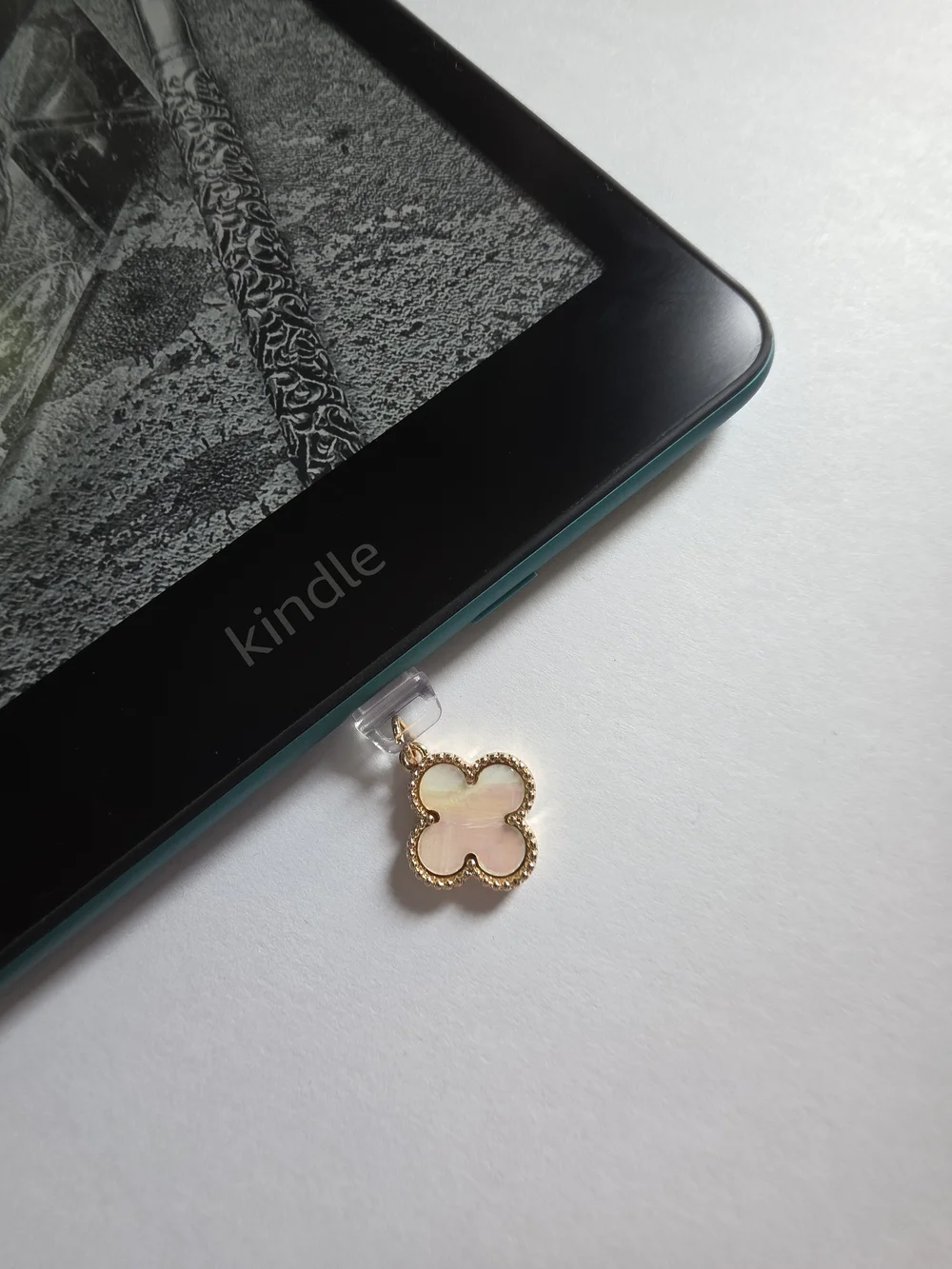 White Pearl Dust Plug Charm For Kindle